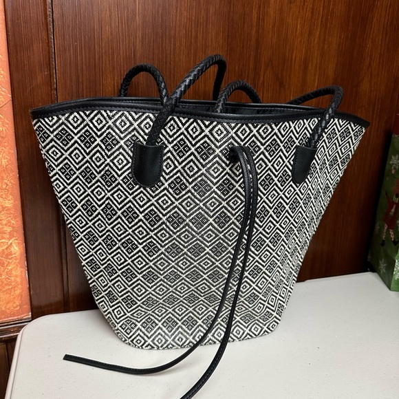 Neiman Marcus Tote Bag Black and White Straw Braided - Picture 6 of 10